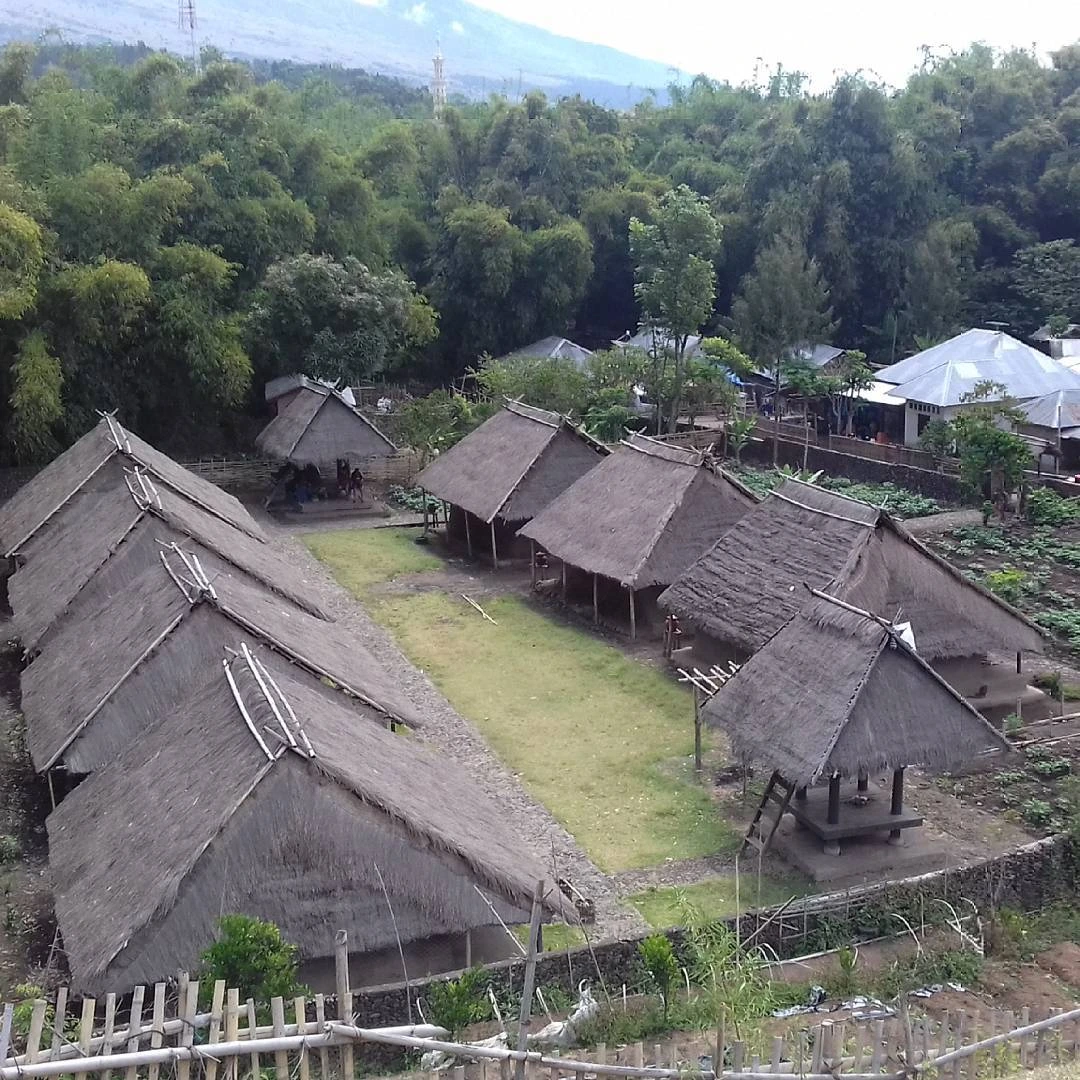 Traditional mosque and scenic views of Sembalun